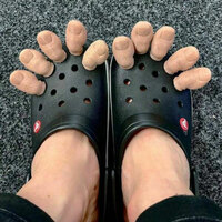 Toey toei toes