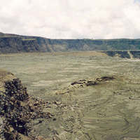 Hawaii: a crater of active volcan Kliuaea (2003) 2
