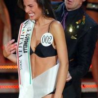 Bruce Willis to Miss Italia: "Oh yeah!"