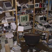 damn, I thought my desk was messy..