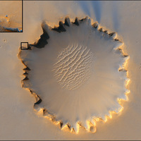 Mars Exploration Rover spotted on the edge of Victoria Crater