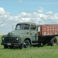 Old IH on the prarie - my kind of truck