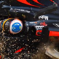 Fernando Alonso crash in Australian F1 GP, Mar 2016