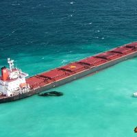 Chinese tanker runs aground in Great Barrier Reef World Heritage site