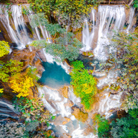 Kuang Si water falls by Jerome Courtial