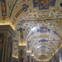 Inside the vatican museums (2)