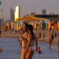Melbourne records equal hottest night ever- low of 33c (92f), high of 43c (110f)
