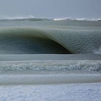 Nearly frozen wave breaking