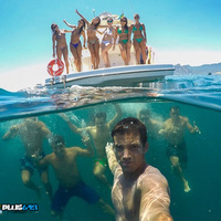 Underwater group selfie